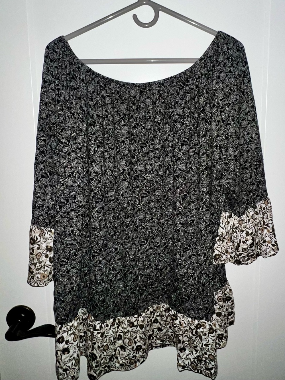 Style & Co. Women's Black Floral Bell-Sleeve Top 3X - Picture 4 of 10